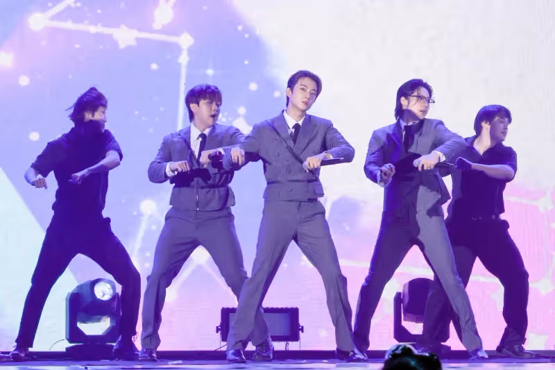 Dara秀中文歌哽咽約定「把2NE1帶來台」　Apink加碼清唱孝淵報喜