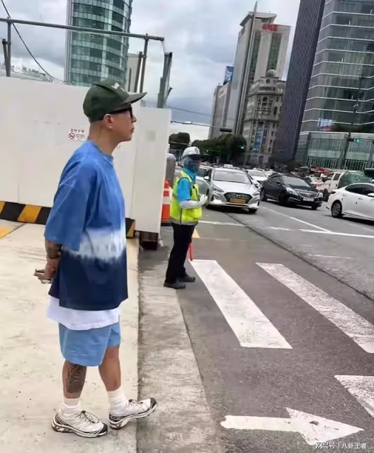 大S太重口!難怪張蘭說具俊曄有老人味,街頭遛彎像大爺,大S好能忍