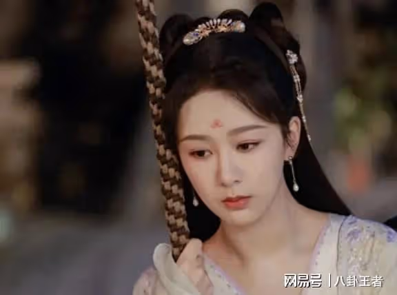 32歲楊紫哭戲太辣眼!五官亂飛只會張大嘴嚎,被吐槽演技複製粘貼
