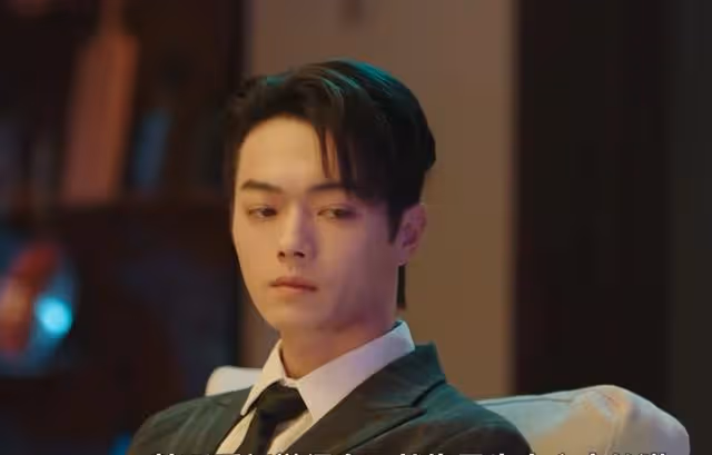 你比星光美麗:韓廷撞破秦立求婚,台上落淚求復合