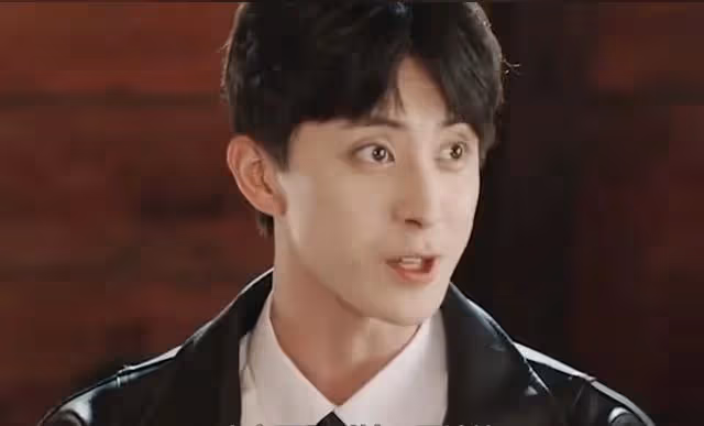 你比星光美麗:韓廷撞破秦立求婚,台上落淚求復合