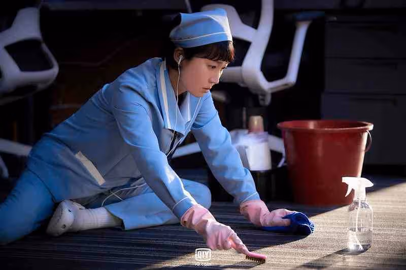 搶救9天還是走了！佛心老闆不忍「員工2兒沒錢上學」，霸氣「發薪給遺孀」：供到大學畢業