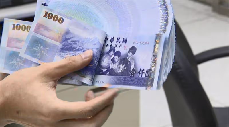 搶救9天還是走了！佛心老闆不忍「員工2兒沒錢上學」，霸氣「發薪給遺孀」：供到大學畢業