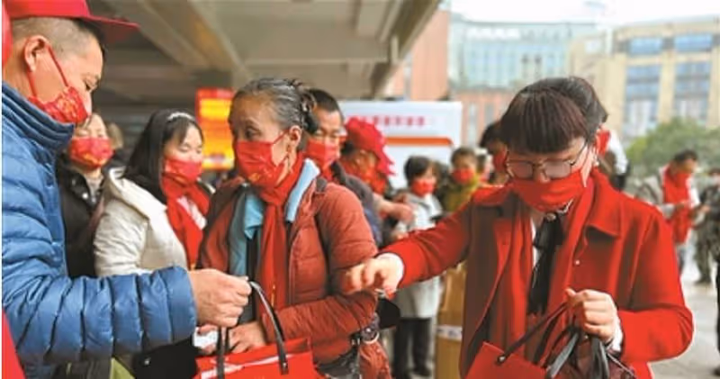 搶救9天還是走了!佛心老闆不忍「員工2兒沒錢上學」,霸氣「發薪給遺孀」:供到大學畢業