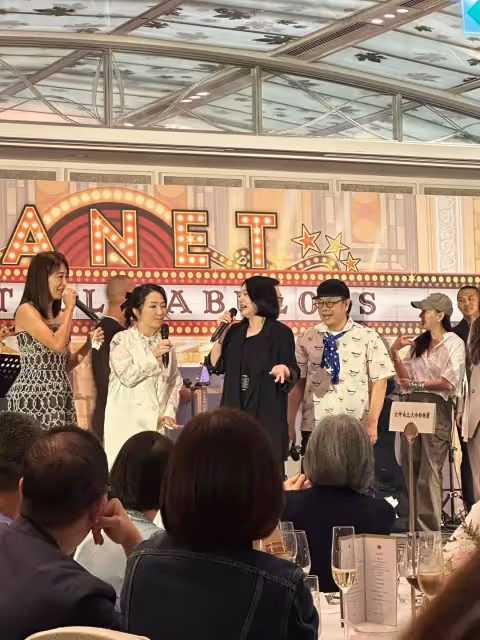 賈永婕50歲生日趴「康熙」合體　吳佩慈重拾歌手光環