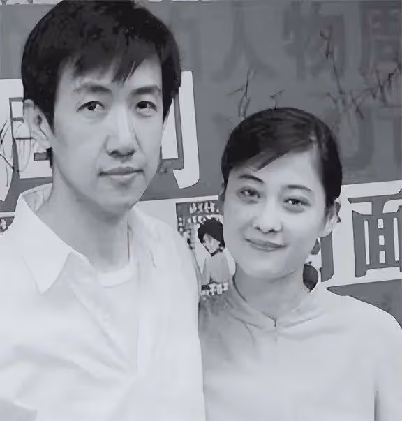 梅婷養他6年,李小冉為他墮胎2次,如今他55歲娶小15歲嬌妻好幸福