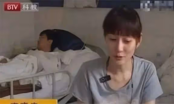 梅婷養他6年,李小冉為他墮胎2次,如今他55歲娶小15歲嬌妻好幸福