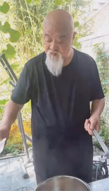 事實證明，吃肉喝酒每天兩包煙的李琦，早已走上了一條"不歸路"