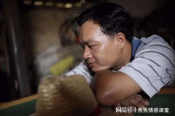 給舅舅打工3年 沒要過一分錢，三年後，舅舅突然給了我一個信封