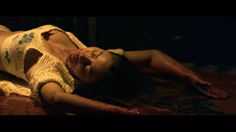 泰恐怖片《暹羅詛咒》3角戀悲劇！死者復活滿臉血嚇壞人