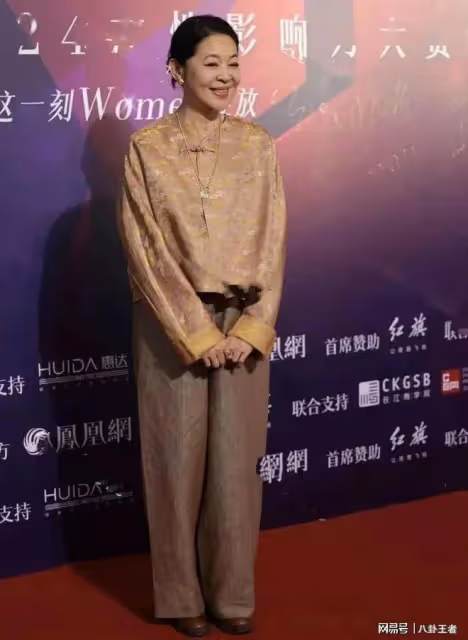陳凱歌看了後悔娶陳紅!65歲倪萍醫美後模樣大變,優雅從容土氣全無