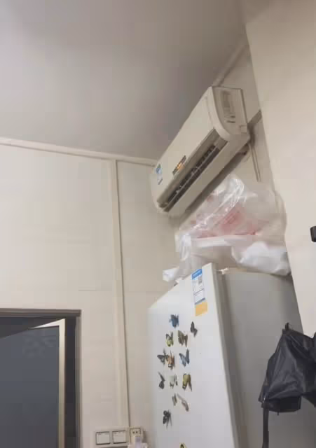 孩子暑假打遊戲吹空調，點兩頓外賣享受奶茶，爸爸對比工資心酸