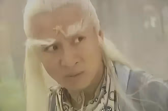 曾紅遍全國的大牌港星，被封殺多年，如今61歲只能來內地開挖掘機