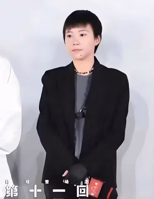 竇靖童：我的天后媽媽錢多到用不完，但窮苦潦倒的爸爸是我的心病