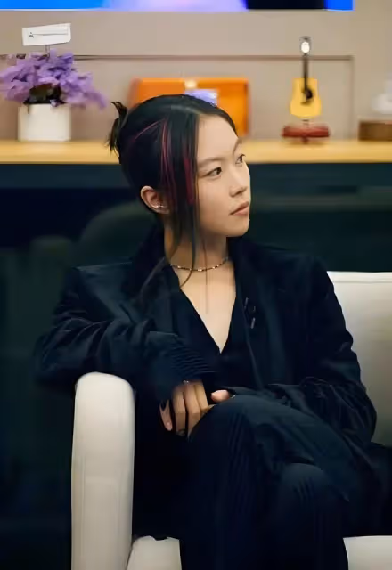 竇靖童：我的天后媽媽錢多到用不完，但窮苦潦倒的爸爸是我的心病