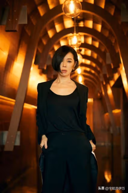 她因太美被導演收入囊中,相愛10年卻慘遭分手,如今48歲風韻猶存