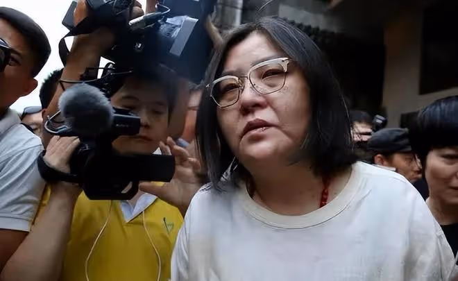 王菲現身台北探望李嫣,和邱瓈寬秘聊6小時,疑似為演唱會做準備