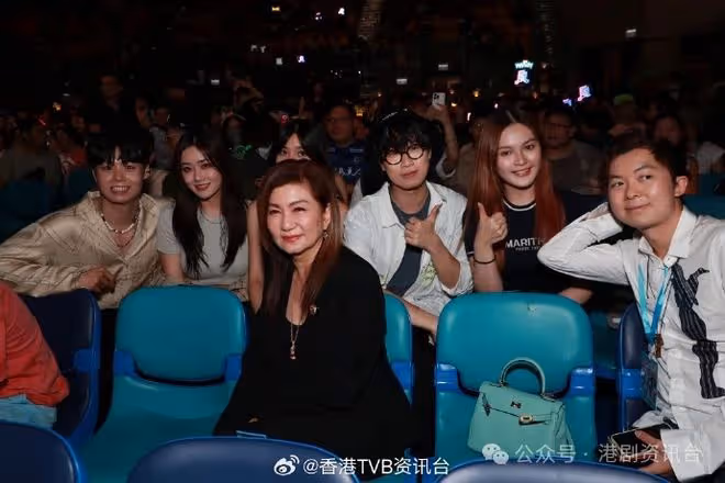 聲夢三小花自覺演出80分！炎明熹低調進場與樂易玲前後坐零交流