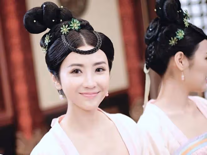 TVB身材豐滿女星宣布離巢!入行12年不溫不火!監製一句話大受打擊