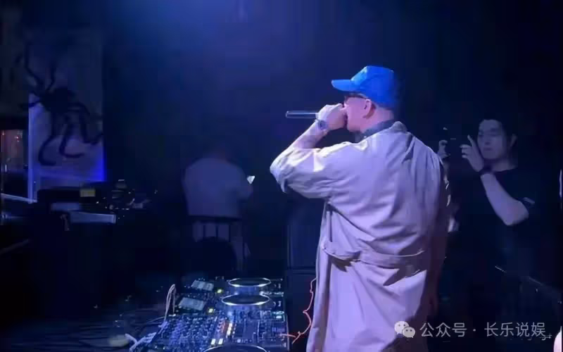 汪小菲瑞士嗨玩,具俊曄被催房租,捨不得換碎屏手機,大S的選擇錯了嗎