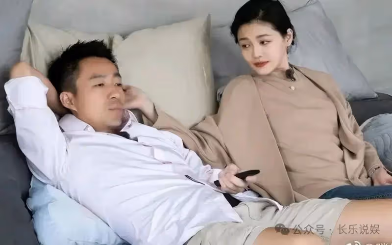 汪小菲瑞士嗨玩,具俊曄被催房租,捨不得換碎屏手機,大S的選擇錯了嗎