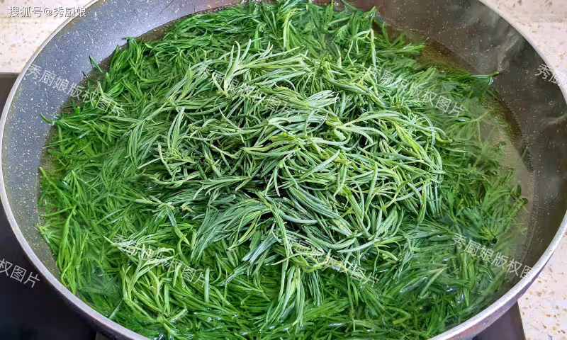 7月抓緊吃它,一清肺,二護眼,三祛濕、四通便,卻被很多人當草