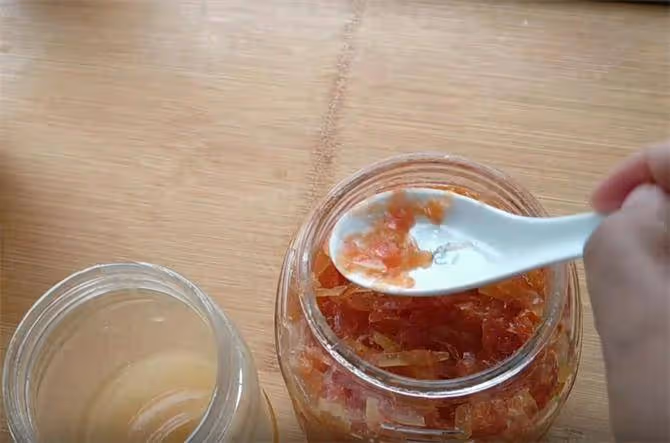 一個柚子,一罐蜂蜜,教你做蜂蜜柚子茶,潤肺又養顏,能存放一年