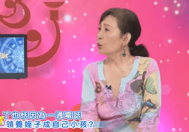 69歲女星堅持不婚,獨自贍養96歲母親,收養侄子不指望對方養老