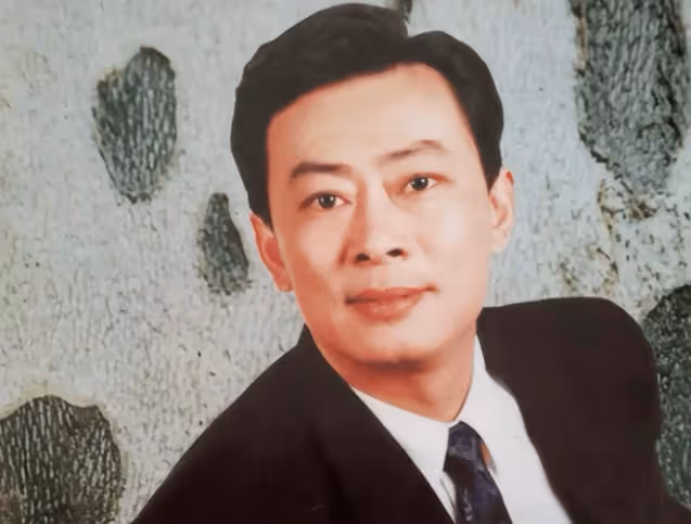 「老戲骨」帶著智障兒子娶初戀,銷聲匿跡12年干大事,瓊瑤:至死是少年