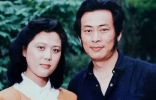 「老戲骨」帶著智障兒子娶初戀,銷聲匿跡12年干大事,瓊瑤:至死是少年