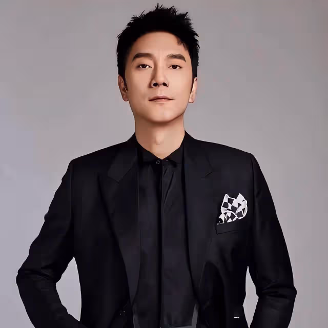 林依輪95年春晚證件照曝光,網友辣評:還沒現在年輕