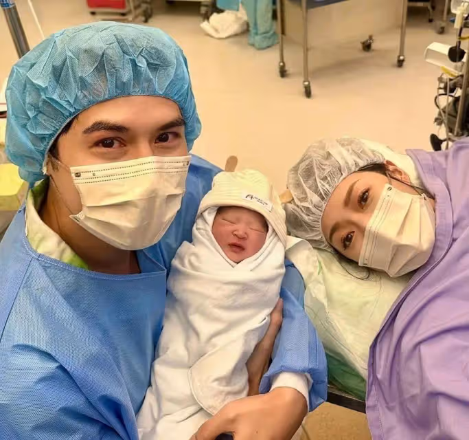 恭喜!香港人氣女星剖腹生女,帥氣小生老公親自剪斷臍帶