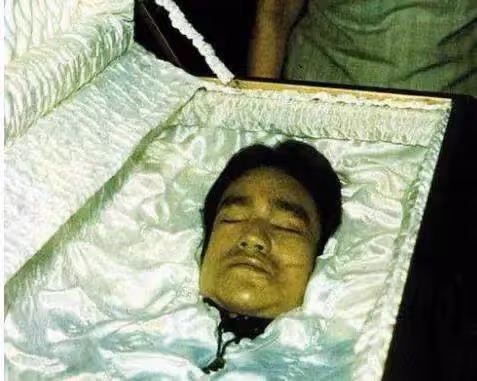 香港知名導演揭秘李小龍棺木爆裂、兒子李國豪死亡之謎,分享父子真實關係