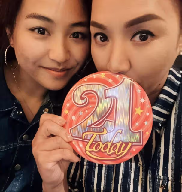 港女星黎瑞恩曬與女兒合照為其慶生,21歲壽星長相出眾被喊話出道