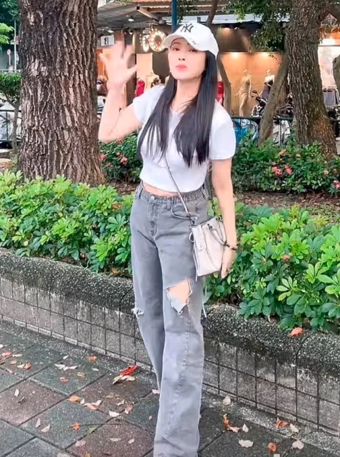 往期回顧:伊能靜帶女兒回台北!母女逛街買25元短褲,吃臭豆腐