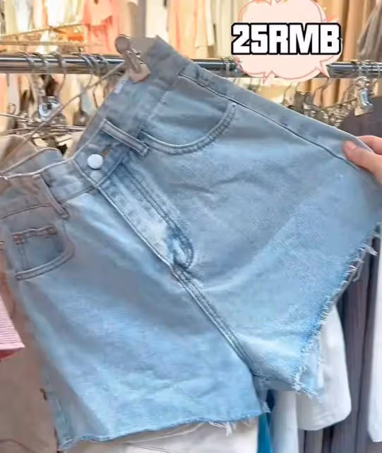 往期回顧:伊能靜帶女兒回台北!母女逛街買25元短褲,吃臭豆腐