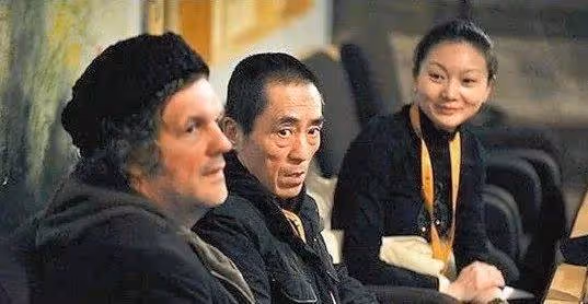 「情場浪子」張藝謀公開宣布:這輩子最大的遺憾,就是沒能等到她