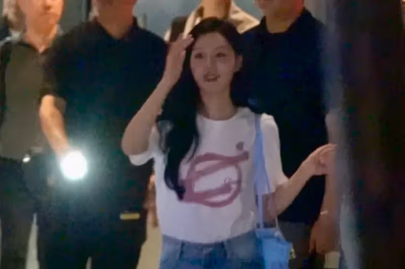 狗仔直擊｜金智媛神複製金秀賢慶功宴回味家鄉菜　下班路眨眼愛心寵200粉