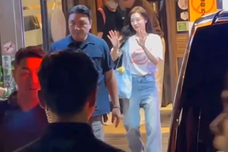 狗仔直擊｜金智媛神複製金秀賢慶功宴回味家鄉菜　下班路眨眼愛心寵200粉
