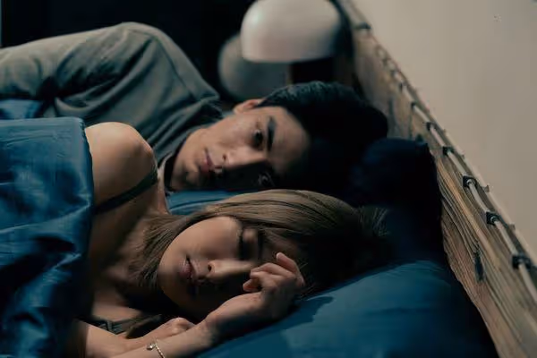 出軌男N大徵兆！《愛的噩夢》公開番外篇　她抓包7年男友偷吃