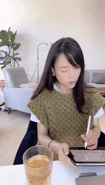 44歲張靜初:無性無愛住小院,守著一屋子破爛,就想做個無用的人