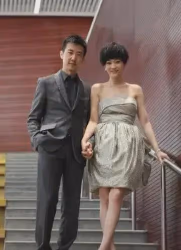 李小冉:39歲嫁給富商男閨蜜,5個億隨便花,如今生活狀況怎樣?