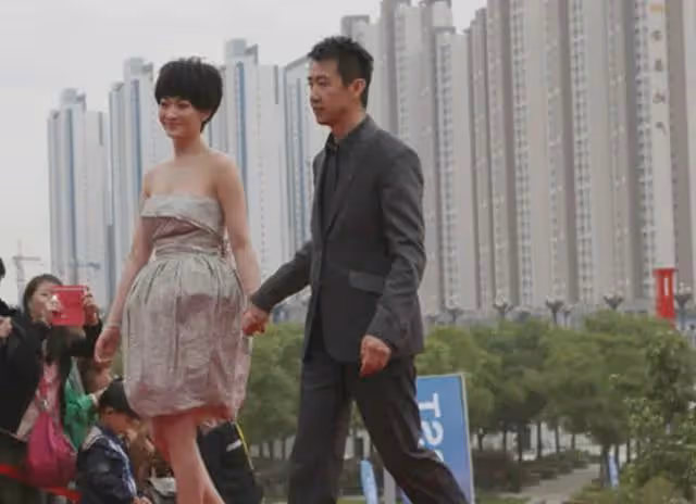 李小冉:39歲嫁給富商男閨蜜,5個億隨便花,如今生活狀況怎樣?