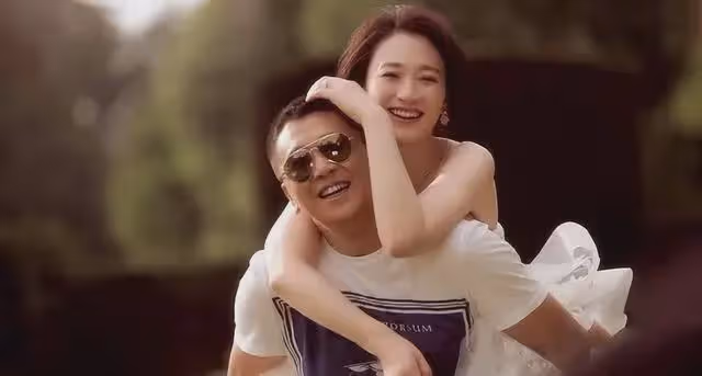 李小冉:39歲嫁給富商男閨蜜,5個億隨便花,如今生活狀況怎樣?