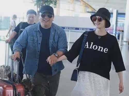 李小冉:39歲嫁給富商男閨蜜,5個億隨便花,如今生活狀況怎樣?
