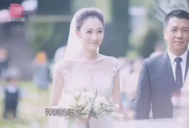 李小冉:39歲嫁給富商男閨蜜,5個億隨便花,如今生活狀況怎樣?