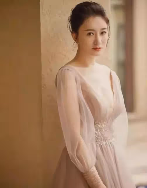 李小冉:39歲嫁給富商男閨蜜,5個億隨便花,如今生活狀況怎樣?