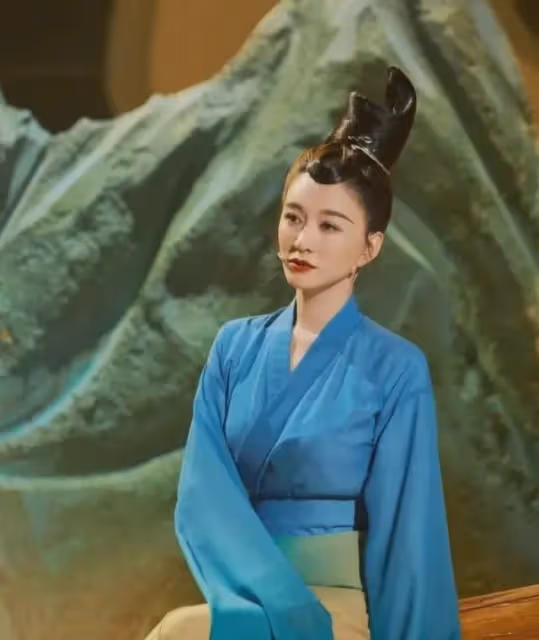李小冉:39歲嫁給富商男閨蜜,5個億隨便花,如今生活狀況怎樣?