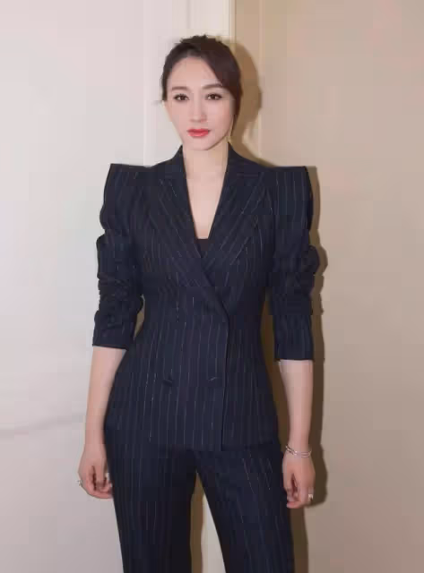 李小冉:39歲嫁給富商男閨蜜,5個億隨便花,如今生活狀況怎樣?