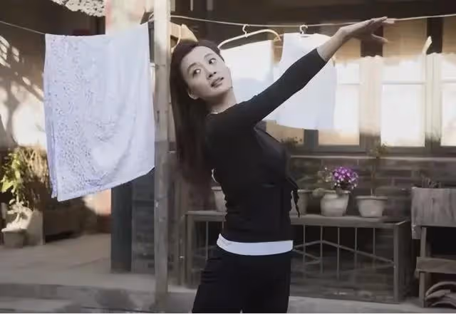 徐梵溪:沒婚姻也沒有孩子,男友花5億娶李小冉,她低調成全